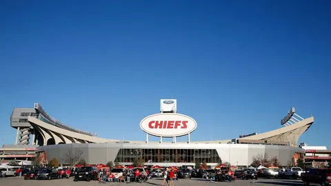 揭秘！切尔西与热刺抢购罗杰斯传闻曝光，球星1月稳坐切尔西阵！